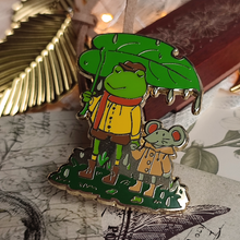 Load image into Gallery viewer, Frog & Mouse - Gold Plated Enamel Pin